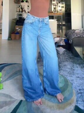 ZARA WIDE LEG JEANS XS MID HIGH RISE LIGHT WASH